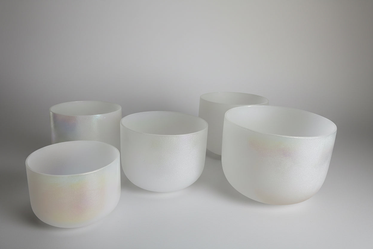 Vijf Elementen Set – Witte Kristallen Klankschalen 432 Hz (Parelmoer)