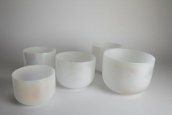 Vijf Elementen Set – Witte Kristallen Klankschalen 432 Hz (Parelmoer)